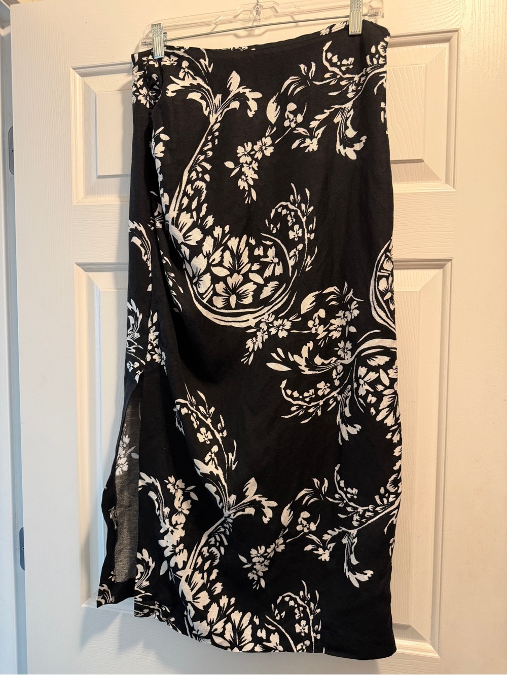 LOFT Black and White Floral Linen Blend Midi Skirt